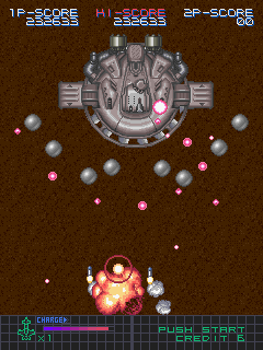 U.N. Defense Force: Earth Joker (Arcade) screenshot: End boss round 3, note my missiles leaving me before being destroyed