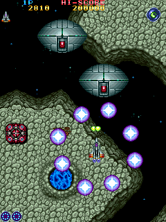 Vimana (Arcade) screenshot: Big ones, using a circle bomb, note the weapons power up in upper right corner