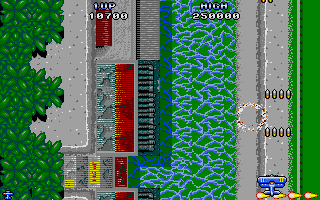 Sky Shark (Atari ST) screenshot: Power up gives you better firepower.