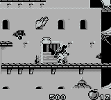 Disney's Aladdin (Game Boy) screenshot: Look out for people throwing pots out of the window