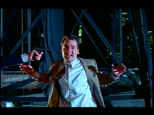 I'm Your Man: Special Edition (DVD Player) screenshot: On the roof, Jack gets into more trouble
