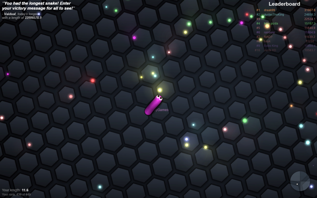 slither.io (Browser) screenshot: Starting the game as a wee little snake