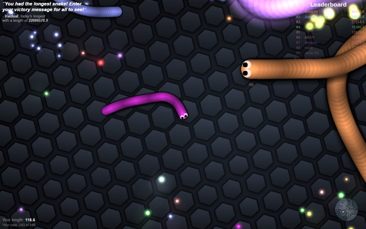 slither.io (Browser) screenshot: Look at how big the other snakes are
