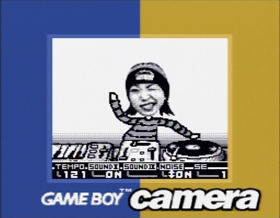 Game Boy Camera (included games) (Game Boy) screenshot: Doing a little mixing in the DJ game.