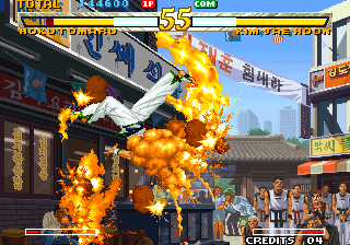 Garou: Mark of the Wolves (Neo Geo) screenshot: Kim Jae Hoon sets Hokutomaru on fire