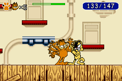 Garfield: The Search for Pooky (Game Boy Advance) screenshot: Fight against Eddie