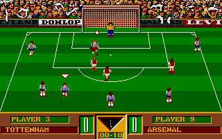 Gazza's Super Soccer (Atari ST) screenshot: This is a dangerous situation