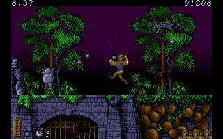 Ghost Battle (Atari ST) screenshot: Make sure to kill the Michelin Man - he drops a better weapon.