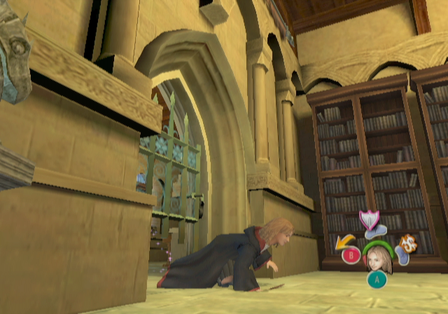 Harry Potter and the Prisoner of Azkaban (GameCube) screenshot: Hermione can crawl through narrow spaces