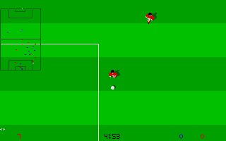 Kick Off (Atari ST) screenshot: Good opportunity for a crossing here