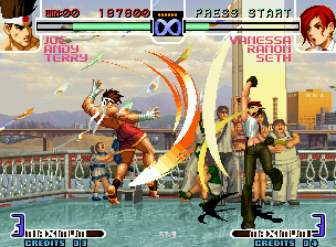 The King of Fighters 2002: Challenge to Ultimate Battle (Neo Geo) screenshot: Joe attacks Vanessa with his move Ougon no Kakato: she strikes back with her move Forbidden Eagle.