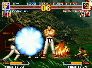 The King of Fighters '95 (Neo Geo) screenshot: The more distant, better for you energy meter!