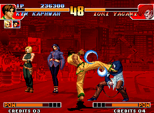 The King of Fighters '97 (Neo Geo) screenshot: Kim Kaphwan uses one of his kickin' moves (Neri Chagi) in Orochi Iori, but he was fast to block it.