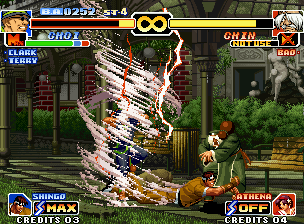 The King of Fighters '99: Millennium Battle (Neo Geo) screenshot: Choi's SDM Super Tornado Vacuum Slice is about to hit a feet-arrested Chin Gentsai: what a bad luck!