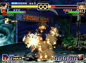 The King of Fighters '99: Millennium Battle (Neo Geo) screenshot: With the impact of his new flaming DM 182 Shiki, Kyo Kusanagi connects a 2-hit combo in Choi Bounge.