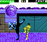 Mortal Kombat 4 (Game Boy Color) screenshot: Now, the kombatants used simultaneous kicks, but only one of this will be accurate...