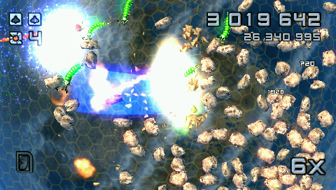 Super Stardust Portable (PSP) screenshot: Flat out into an unfriendly crowd
