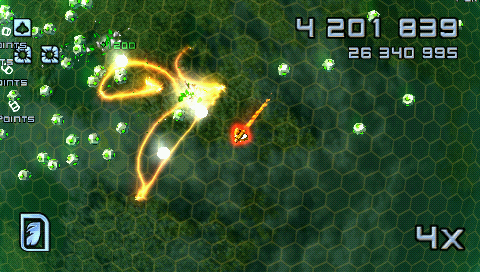 Super Stardust Portable (PSP) screenshot: The bombs are somehow attracted to me