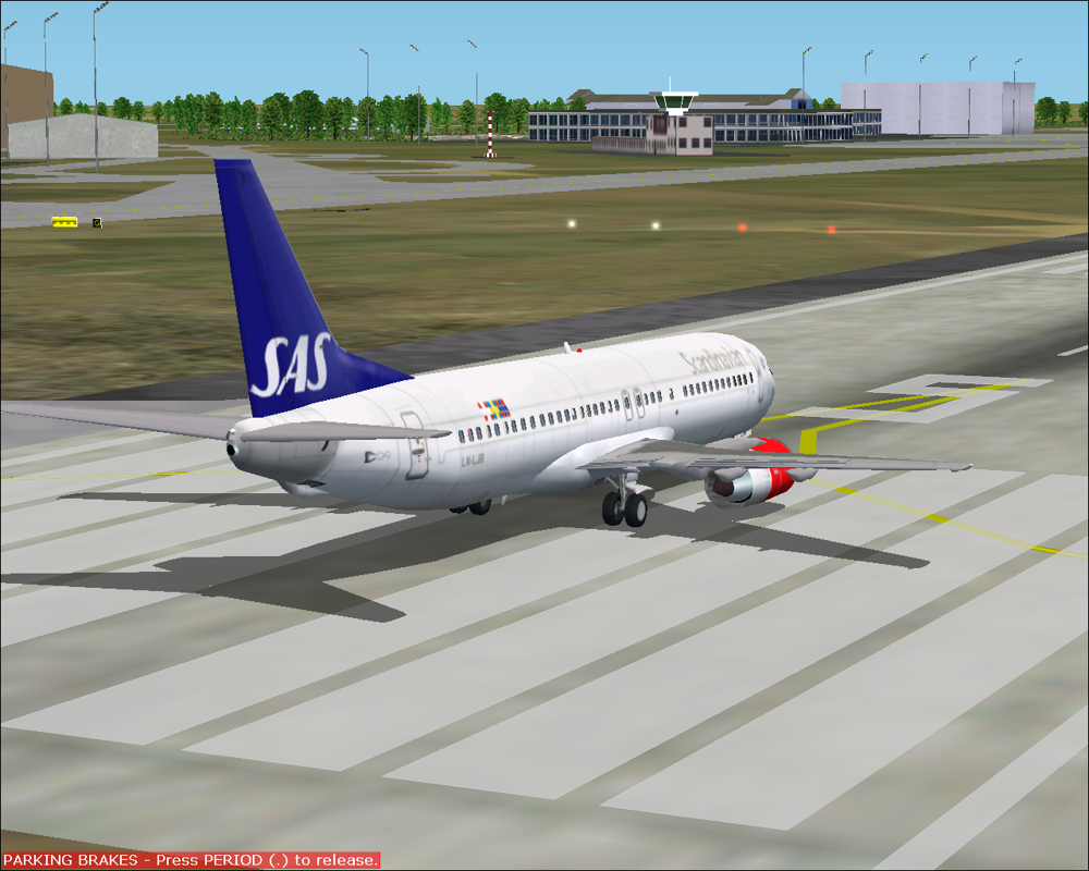 737-400: Greatest Airliners - Special Edition (Windows) screenshot: And here is the result in FS2002, a 737-400 in SAS livery on runway 5 at Stanstead.