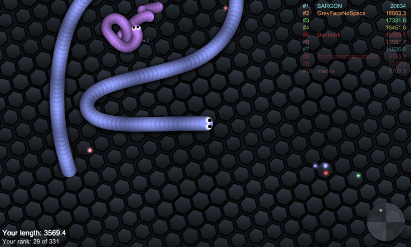 slither.io (Android) screenshot: Encirclement of the enemy