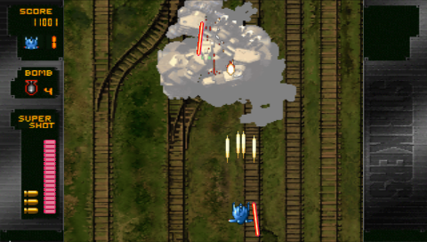 Strikers 1945 Plus (PSP) screenshot: Destroy the outer shell and this thing pops out!