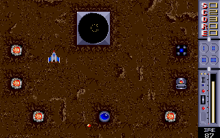 Trauma (Atari ST) screenshot: Closing in on a teleporter, that allows you to skip parts of the level.