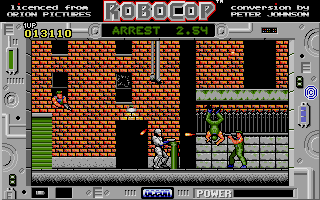 RoboCop (Atari ST) screenshot: Combat goes fast and furious here in old Detroit