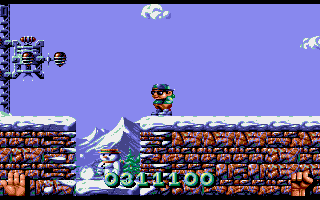 Magic Pockets (Amiga) screenshot: And our little fella is shooting with snow balls that can be rolled making them bigger and bigger.