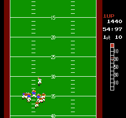 10-Yard Fight (NES) screenshot: About to catch a pass