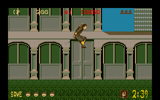 Shinobi (Atari ST) screenshot: He jumps!