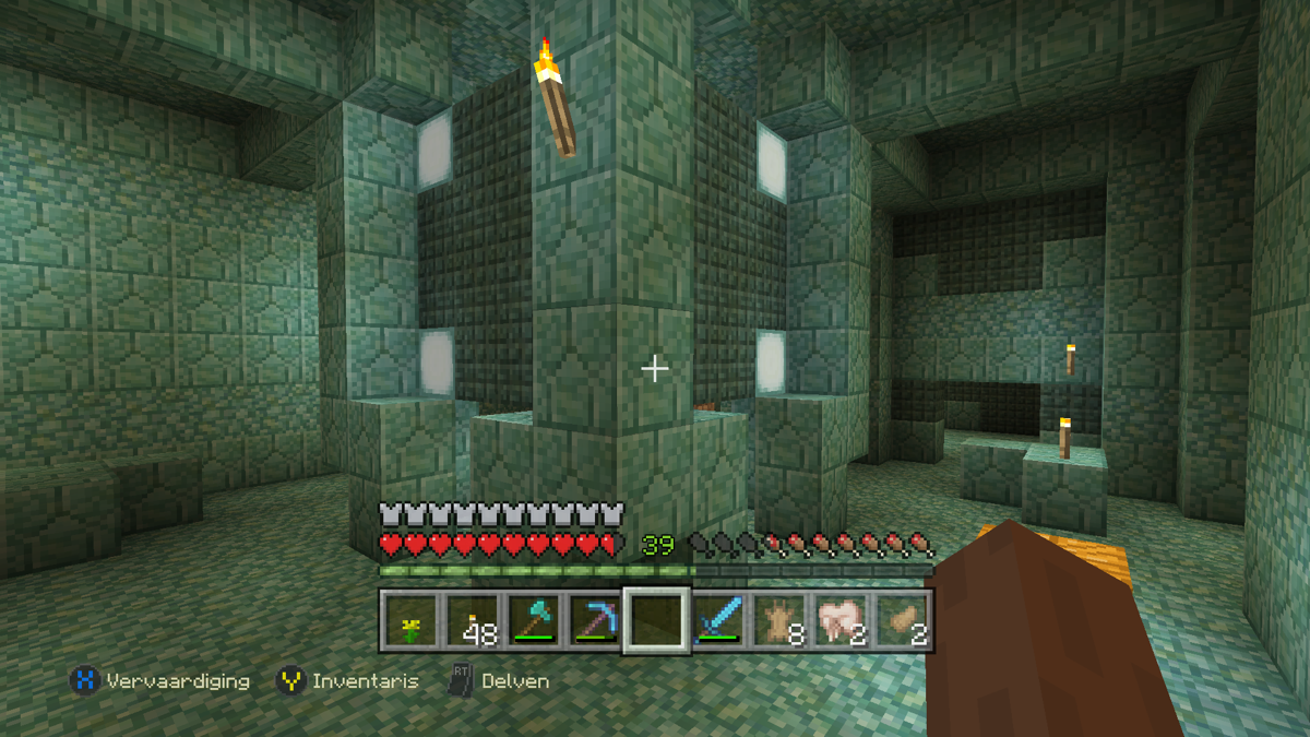 Minecraft: PlayStation 4 Edition (Xbox One) screenshot: Inside an Ocean Monument