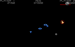 Asteroids Deluxe (Atari ST) screenshot: The blue thing splits into small target seekers