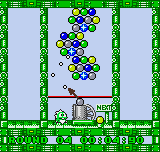 Bust-A-Move Pocket (Neo Geo Pocket Color) screenshot: Aiming in a blue flashing ball.