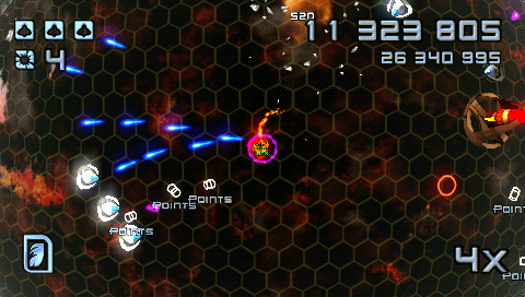 Super Stardust Portable (PSP) screenshot: These guys are tricky to shoot, they quickly go around you when you shoot at them