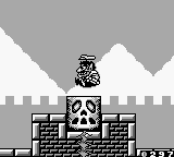 Wario Land II (Game Boy) screenshot: smash the plug to drain the water