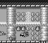 Wario Land II (Game Boy) screenshot: Swimming for treasure