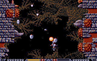 Xenon 2: Megablast (Amiga) screenshot: Contact with foes damages you the same way enemy bullets do.