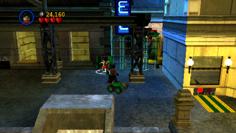Screenshot of LEGO Batman: The Videogame (PSP, 2008) - MobyGames