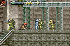 Metal Slug Advance (Game Boy Advance) screenshot: A little of caution to cross this guard formation is really needed? Exist a better way to solve this... ;-)
