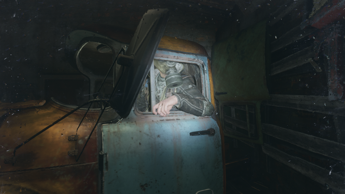Metro: Exodus - Sam's Story (Windows) screenshot: Another crazy old dude, sitting in his truck with the gas mask on all the time