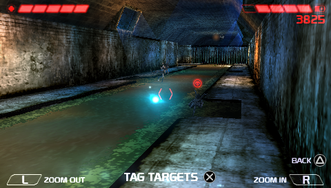 Aliens vs Predator: Requiem (PSP) screenshot: The alien stopped to drink some fresh water