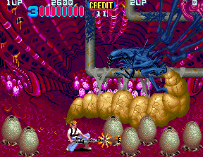 Aliens (Arcade) screenshot: The Queen