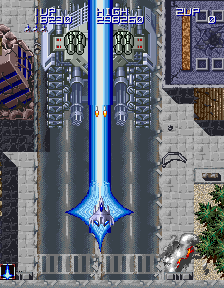 Lightning Fighters (Arcade) screenshot: Power-Up Blue Laser