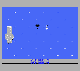 Raid on Bungeling Bay (MSX) screenshot: The black jets attack the carrier.