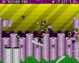 Zool 2 (Amiga CD32) screenshot: A small bomb power-up hovers around Zool.