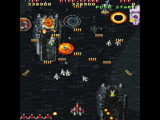 Raiden II (Windows) screenshot: Open sea. Ships & my vulcan cannon.