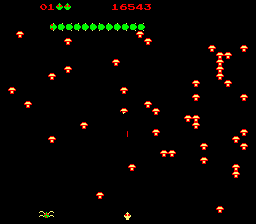 Arcade's Greatest Hits: The Atari Collection 1 (SNES) screenshot: Centipede gameplay