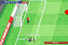FIFA Soccer 2004 (Game Boy Advance) screenshot: Keeper's got the ball