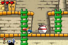 Woody Woodpecker in Crazy Castle 5 (Game Boy Advance) screenshot: About to peck this vase