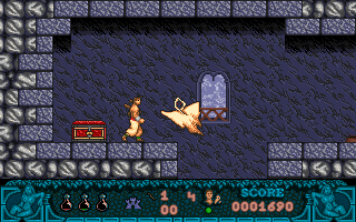 Death Trap (Amiga) screenshot: Found a chest and attacked by a ghost.